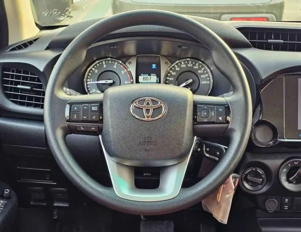 TOYOTA HILUX Image 13