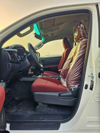 TOYOTA HILUX Image 6