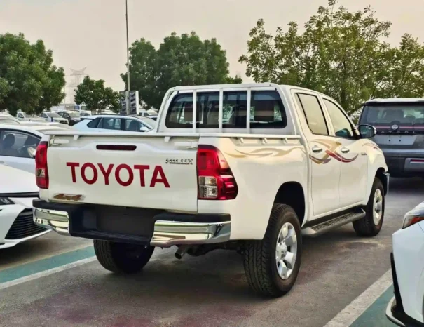 TOYOTA HILUX Image 9