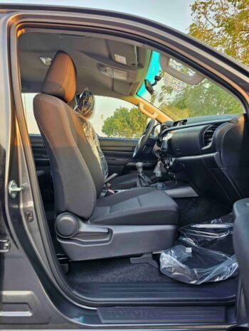 TOYOTA HILUX Image 6