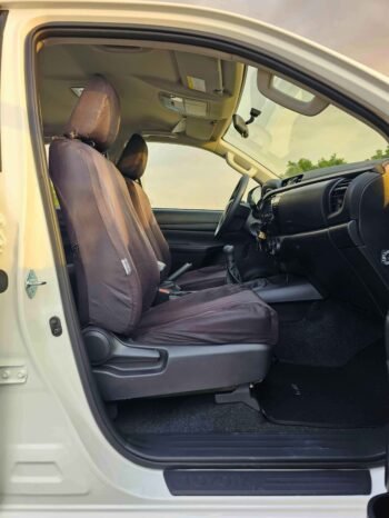 TOYOTA HILUX Image 6