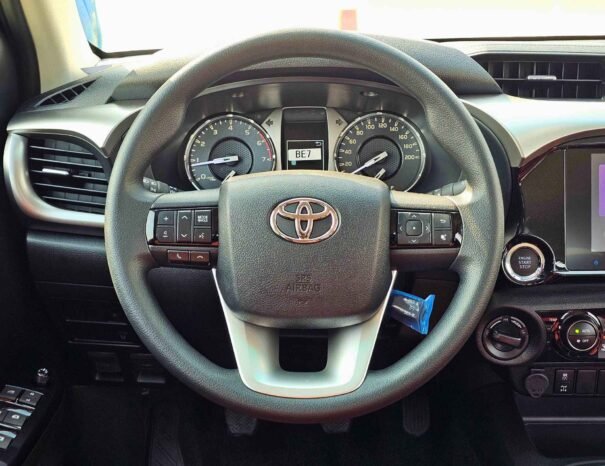 TOYOTA HILUX Image 2