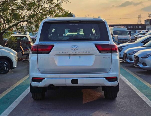 TOYOTA LANDCRUISER Image 15