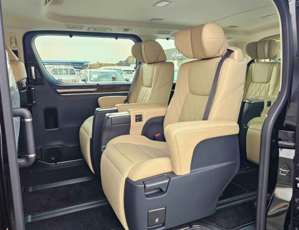 TOYOTA GRANVIA Image 6