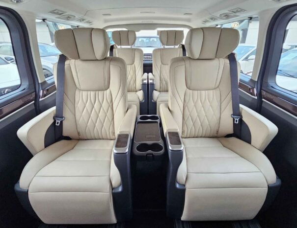 TOYOTA GRANVIA Image 9