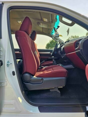 TOYOTA HILUX Image 8