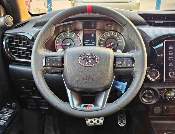 TOYOTA HILUX Image 2