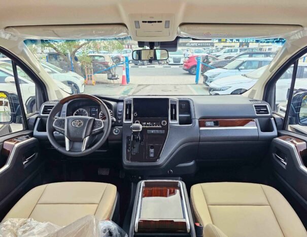 TOYOTA GRANVIA Image 10