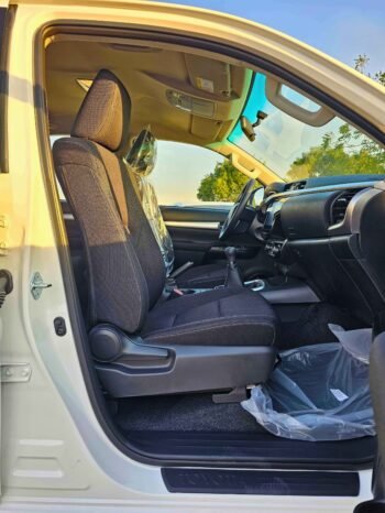 TOYOTA HILUX Image 6