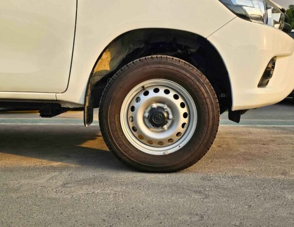 TOYOTA HILUX Image 8