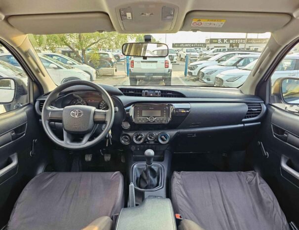 TOYOTA HILUX Image 2