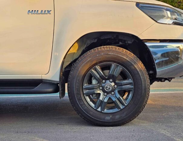 TOYOTA HILUX Image 8