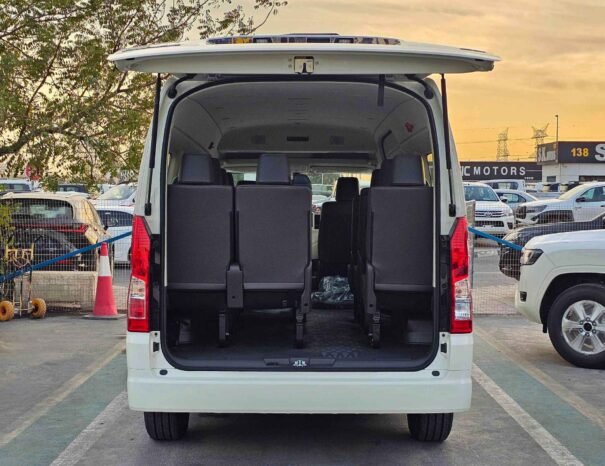 TOYOTA HIACE Image 11