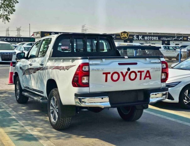TOYOTA HILUX Image 11