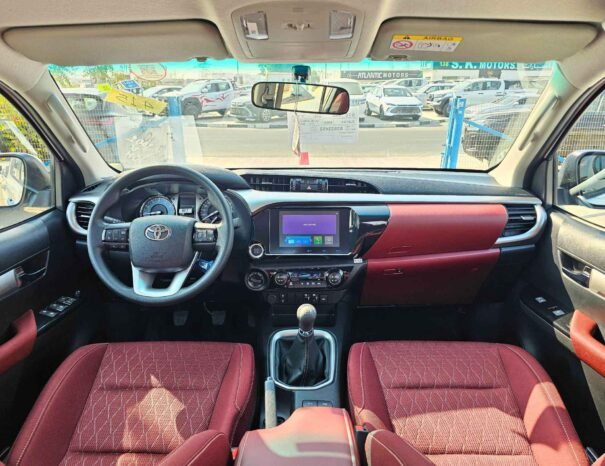 TOYOTA HILUX Image 5