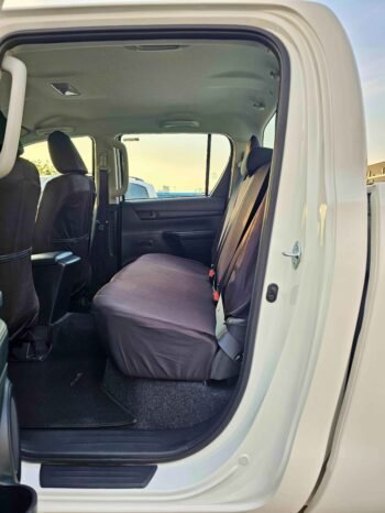 TOYOTA HILUX Image 4