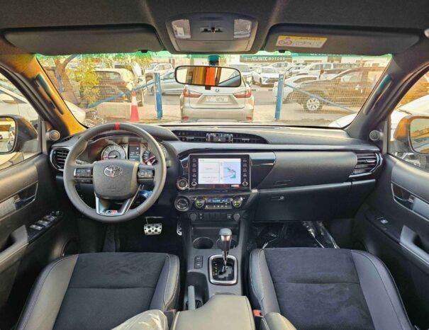 TOYOTA HILUX Image 3