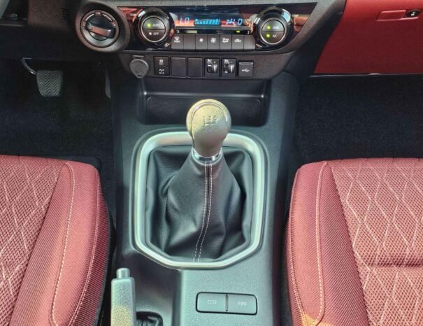 TOYOTA HILUX Image 3