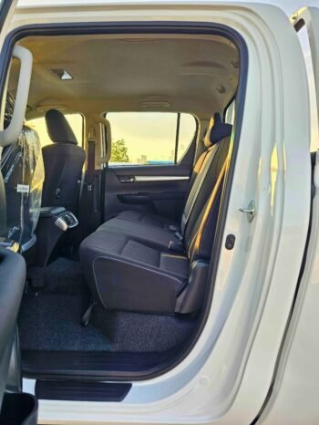 TOYOTA HILUX Image 5