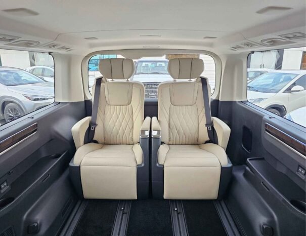 TOYOTA GRANVIA Image 21