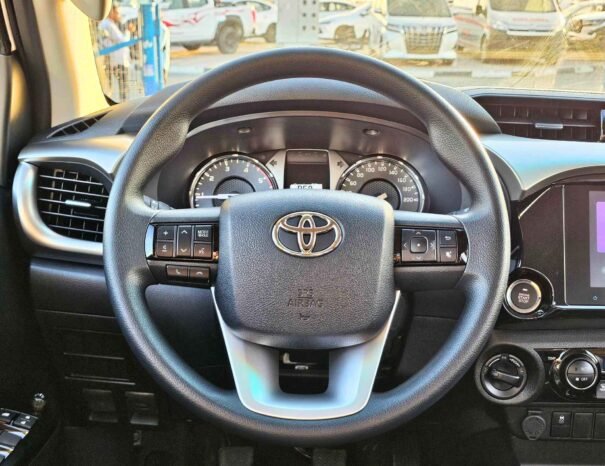 TOYOTA HILUX Image 2