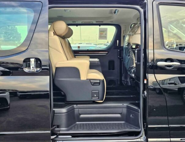 TOYOTA GRANVIA Image 7