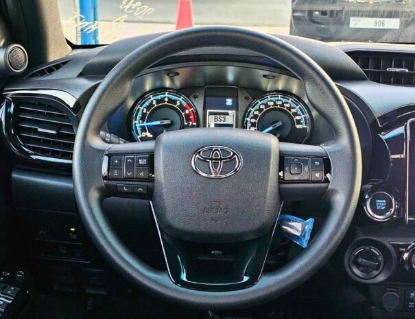 TOYOTA HILUX Image 2