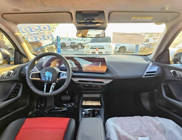 BMW 225L Image 3
