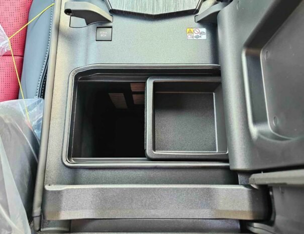 TOYOTA LANDCRUISER Image 4