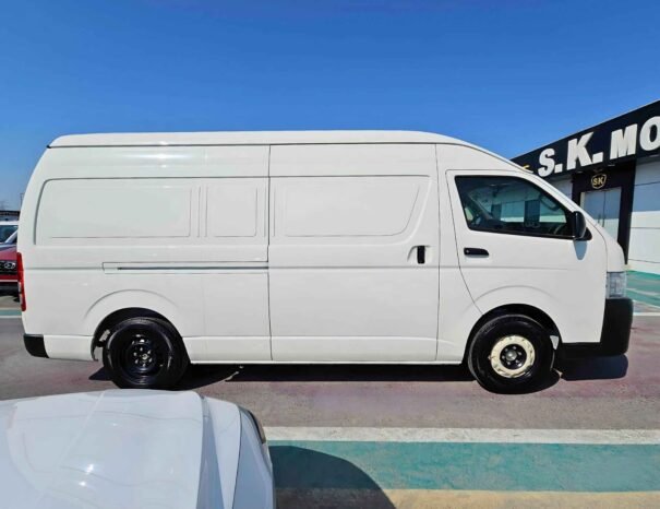 TOYOTA HIACE Image 4