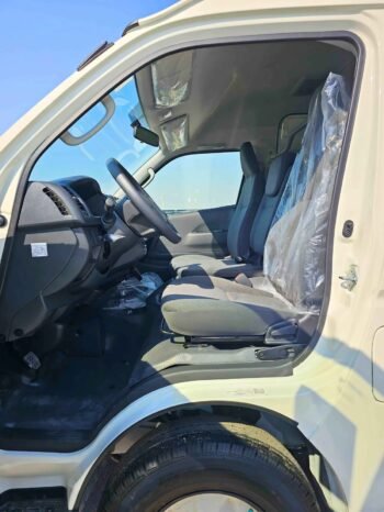 TOYOTA HIACE Image 8