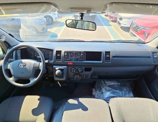 TOYOTA HIACE Image 10