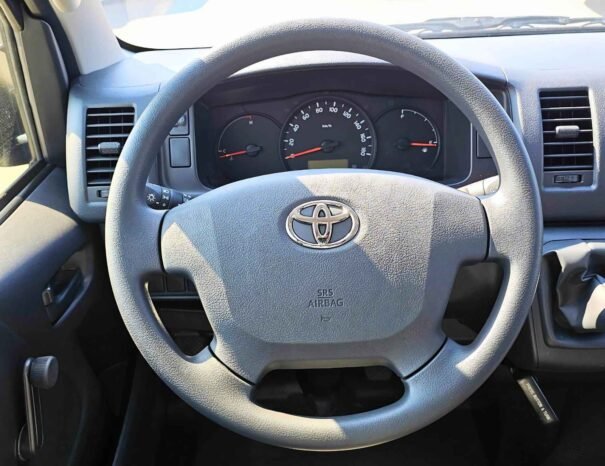 TOYOTA HIACE Image 11