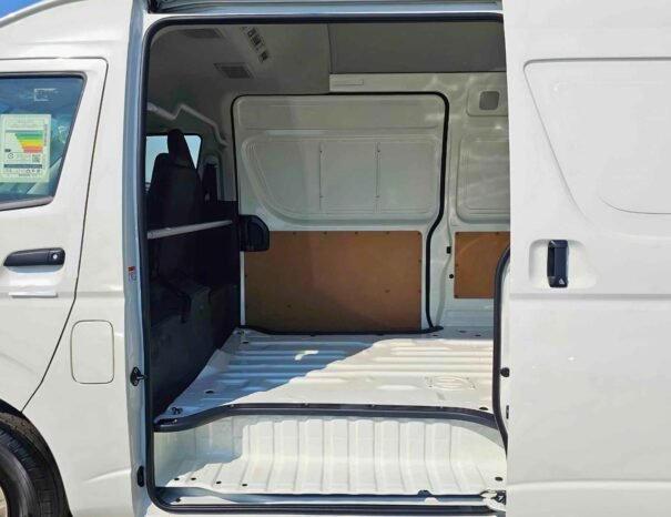 TOYOTA HIACE Image 13