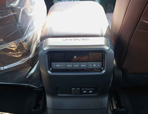 TOYOTA PRADO Image 2