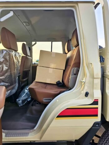 TOYOTA LAND CRUISER PICKUP Image 10