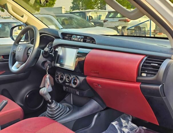 TOYOTA HILUX Image 3
