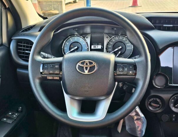 TOYOTA HILUX Image 12