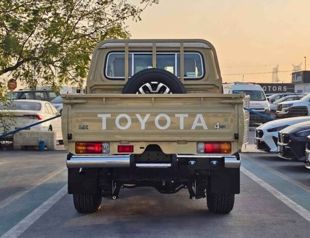 TOYOTA LAND CRUISER PICKUP Image 14