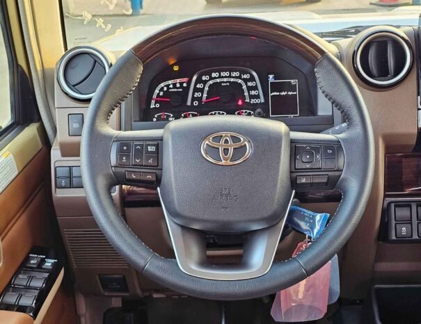 TOYOTA LAND CRUISER PICKUP Image 5
