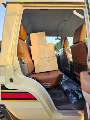 TOYOTA LAND CRUISER PICKUP Image 2