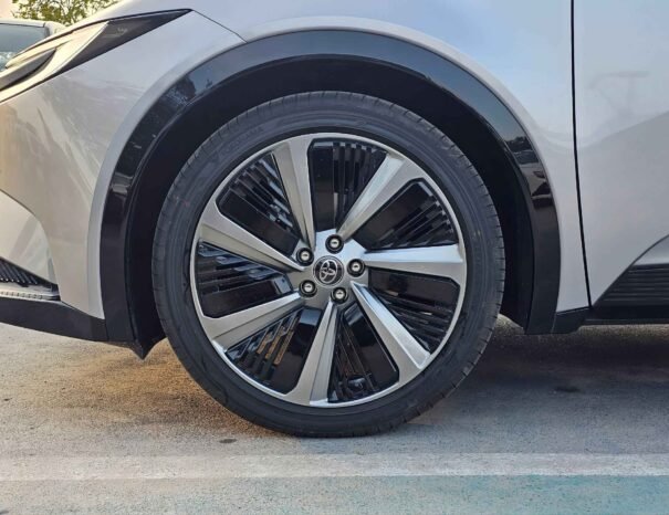 TOYOTA bZ4X Image 10