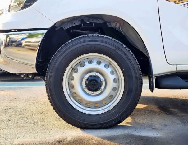 TOYOTA HILUX Image 6