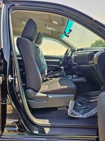 TOYOTA HILUX Image 6