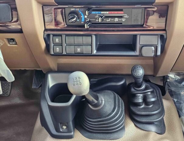 TOYOTA LANDCRUISER HARD-TOP Image 2