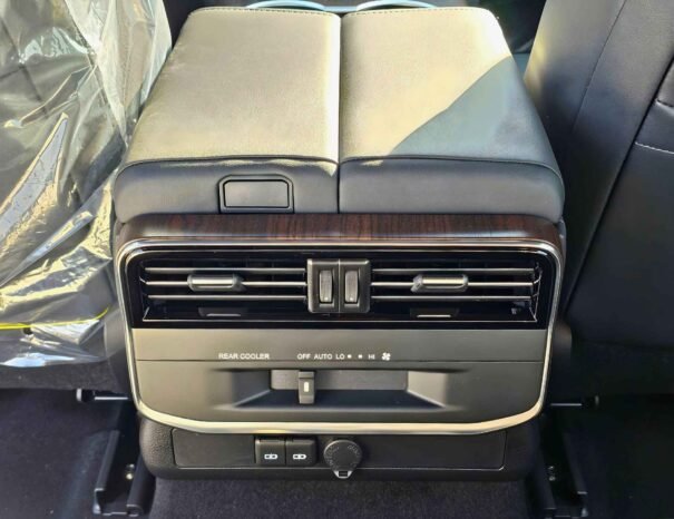 TOYOTA LANDCRUISER Image 9