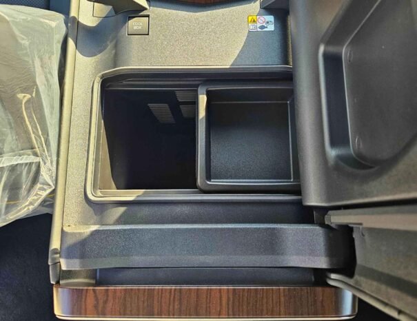 TOYOTA LANDCRUISER Image 8