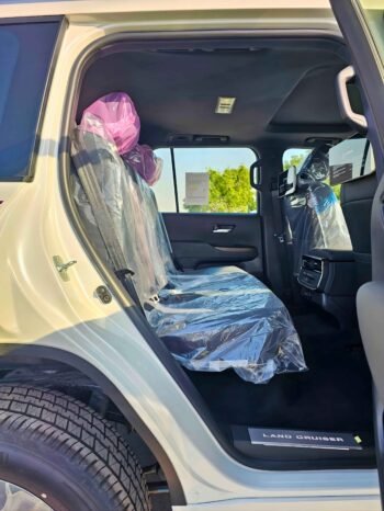 TOYOTA LANDCRUISER Image 3
