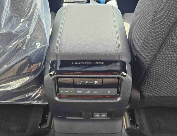 TOYOTA PRADO Image 2