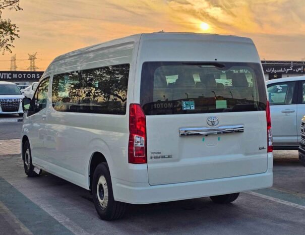 TOYOTA HIACE Image 11